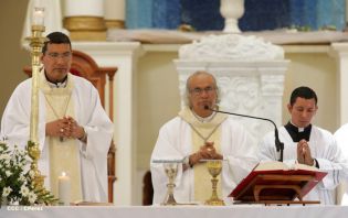 Granadinos se desbordan para recibir al Cardenal Brenes