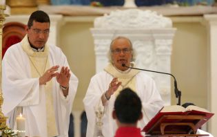 Granadinos se desbordan para recibir al Cardenal Brenes