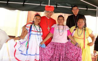 Granadinos se desbordan para recibir al Cardenal Brenes
