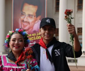 Nicaragua rinde honores al Comandante Carlos Fonseca Amador a 88 años de su natalicio 