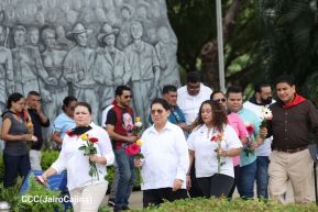 Nicaragua rinde honores al Comandante Carlos Fonseca Amador a 88 años de su natalicio 