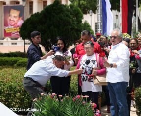 Nicaragua rinde honores al Comandante Carlos Fonseca Amador a 88 años de su natalicio 