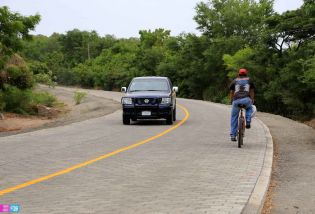Inauguran carretera adoquinada en Malacatoya