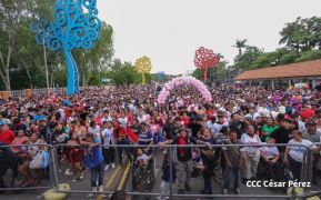 Mega Concierto en la Avenida de Bolívar a Chávez en saludo al 45/19