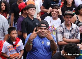 Mega Concierto en la Avenida de Bolívar a Chávez en saludo al 45/19