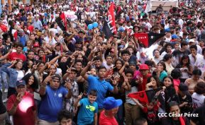 Mega Concierto en la Avenida de Bolívar a Chávez en saludo al 45/19