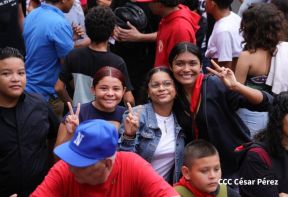 Mega Concierto en la Avenida de Bolívar a Chávez en saludo al 45/19