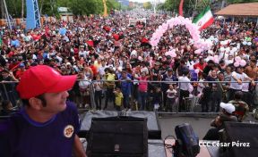 Mega Concierto en la Avenida de Bolívar a Chávez en saludo al 45/19