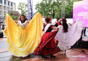 Mega Concierto en la Avenida de Bolívar a Chávez en saludo al 45/19