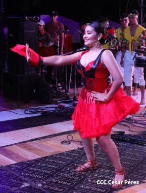 Mega Concierto en la Avenida de Bolívar a Chávez en saludo al 45/19