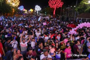 Mega Concierto en la Avenida de Bolívar a Chávez en saludo al 45/19