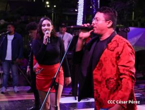 Mega Concierto en la Avenida de Bolívar a Chávez en saludo al 45/19