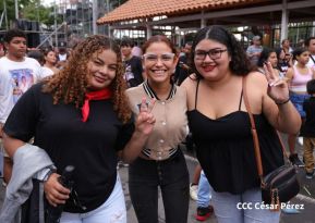 Mega Concierto en la Avenida de Bolívar a Chávez en saludo al 45/19