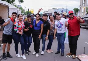 Mega Concierto en la Avenida de Bolívar a Chávez en saludo al 45/19