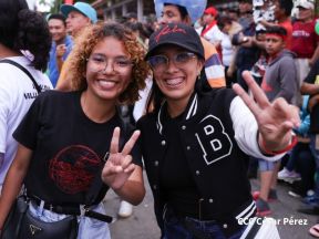 Mega Concierto en la Avenida de Bolívar a Chávez en saludo al 45/19