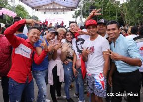 Mega Concierto en la Avenida de Bolívar a Chávez en saludo al 45/19