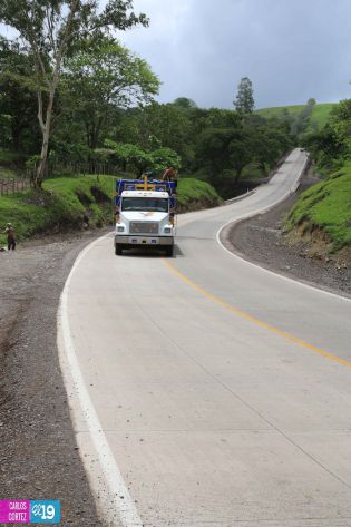 Inauguración tramo de Carretera en Río Blanco 