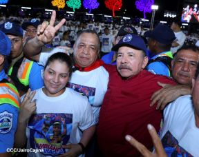 Entrega flota de buses de 250 a transportistas de Managua