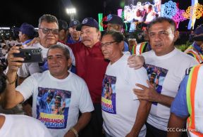 Entrega flota de buses de 250 a transportistas de Managua