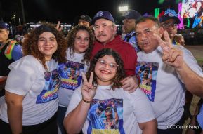 Entrega flota de buses de 250 a transportistas de Managua