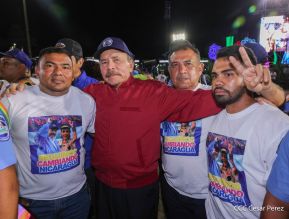 Entrega flota de buses de 250 a transportistas de Managua