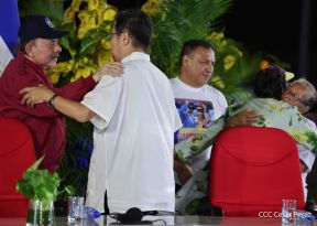 Entrega flota de buses de 250 a transportistas de Managua