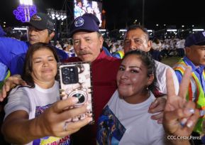 Entrega flota de buses de 250 a transportistas de Managua