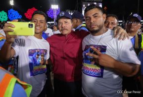 Entrega flota de buses de 250 a transportistas de Managua