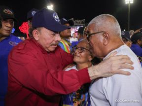 Entrega flota de buses de 250 a transportistas de Managua