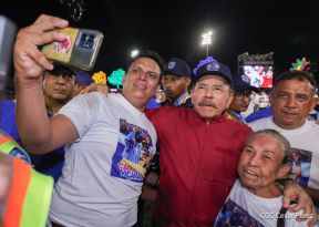Entrega flota de buses de 250 a transportistas de Managua