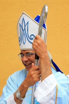 Cardenal Brenes: El demonio es el enemigo de la unidad de las familias