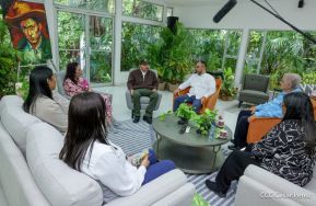 Presidente Daniel y Compañera Rosario en encuentro con el Canciller de Venezuela, Yván Gil