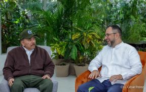 Presidente Daniel y Compañera Rosario en encuentro con el Canciller de Venezuela, Yván Gil