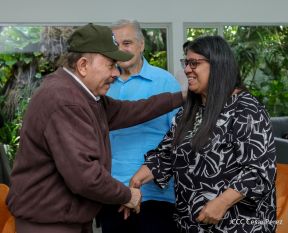 Presidente Daniel y Compañera Rosario en encuentro con el Canciller de Venezuela, Yván Gil