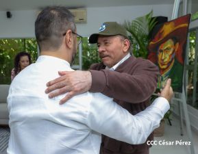 Presidente Daniel y Compañera Rosario en encuentro con el Canciller de Venezuela, Yván Gil