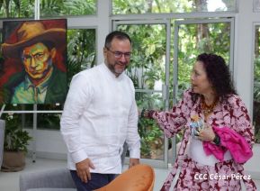 Presidente Daniel y Compañera Rosario en encuentro con el Canciller de Venezuela, Yván Gil
