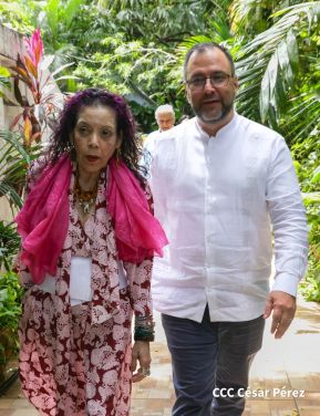 Presidente Daniel y Compañera Rosario en encuentro con el Canciller de Venezuela, Yván Gil