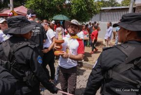 Feligreses acompañan a Santo Domingo de Guzmán rumbo a su morada en Las Sierritas