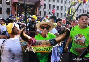 Feligreses acompañan a Santo Domingo de Guzmán rumbo a su morada en Las Sierritas