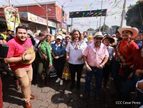 Feligreses acompañan a Santo Domingo de Guzmán rumbo a su morada en Las Sierritas