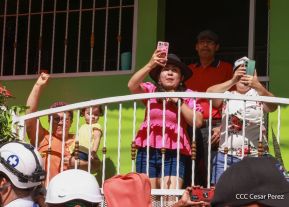 Feligreses acompañan a Santo Domingo de Guzmán rumbo a su morada en Las Sierritas