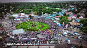 Feligreses acompañan a Santo Domingo de Guzmán rumbo a su morada en Las Sierritas