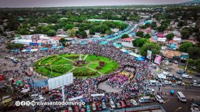 Feligreses acompañan a Santo Domingo de Guzmán rumbo a su morada en Las Sierritas