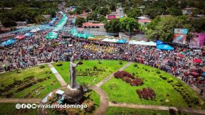 Feligreses acompañan a Santo Domingo de Guzmán rumbo a su morada en Las Sierritas
