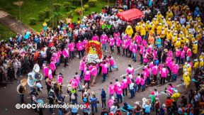 Feligreses acompañan a Santo Domingo de Guzmán rumbo a su morada en Las Sierritas