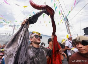 Feligreses acompañan a Santo Domingo de Guzmán rumbo a su morada en Las Sierritas
