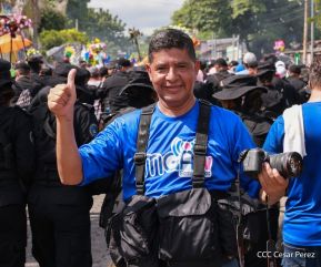 Feligreses acompañan a Santo Domingo de Guzmán rumbo a su morada en Las Sierritas