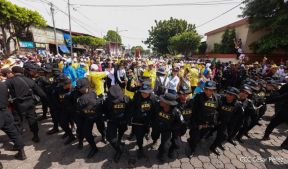 Feligreses acompañan a Santo Domingo de Guzmán rumbo a su morada en Las Sierritas