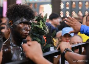 Feligreses acompañan a Santo Domingo de Guzmán rumbo a su morada en Las Sierritas