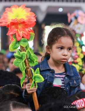 Feligreses acompañan a Santo Domingo de Guzmán rumbo a su morada en Las Sierritas